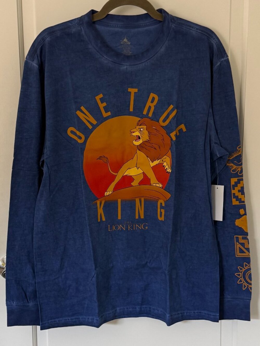 NWT Disney Parks Lion King Mufasa Long Sleeve Distress Wash Tee SZ MED